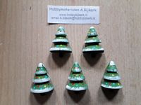 Bewerkte kerstbomen 5 stuks 3 cm hoog met zelfklevende foampad